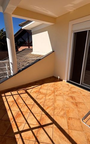 Casa de condomínio para alugar com 430m², 5 quartos e 6 vagas Casa de condomínio para alugar com 430m², 5 quartos e 6 vagasVaranda suíte 1 e 2