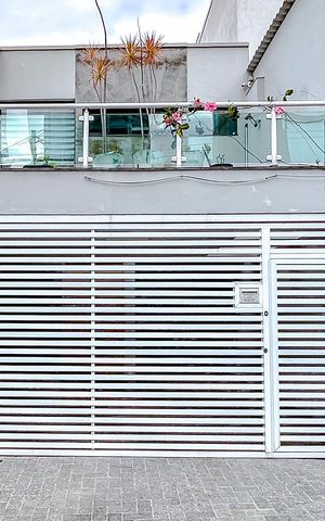 Casa para alugar com 172m², 2 quartos e 3 vagasFachada com Plaquinha