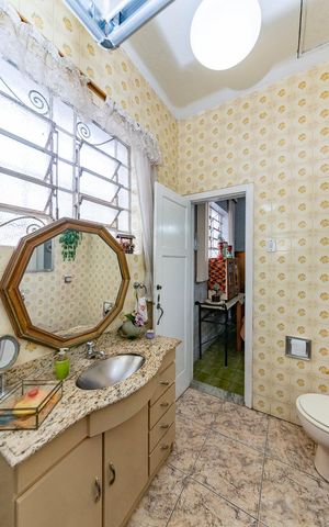 Casa à venda com 216m², 3 quartos e 2 vagas Casa à venda com 216m², 3 quartos e 2 vagasBanheiro Social