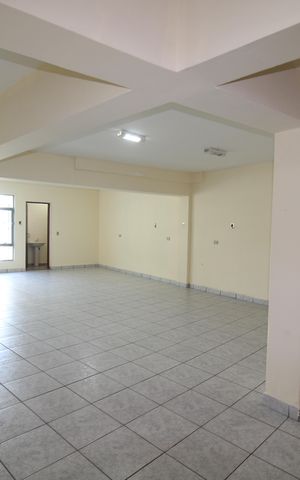 Casa à venda com 326m², 3 quartos e 6 vagasSalão