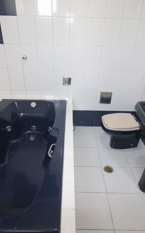 Casa à venda com 326m², 3 quartos e 6 vagasQuarto 1 - Banheiro