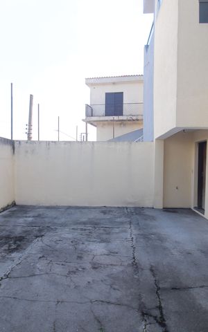 Casa à venda com 326m², 3 quartos e 6 vagasQuintal