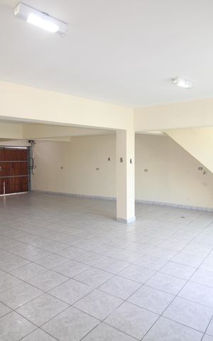 Casa à venda com 326m², 3 quartos e 6 vagasSalão