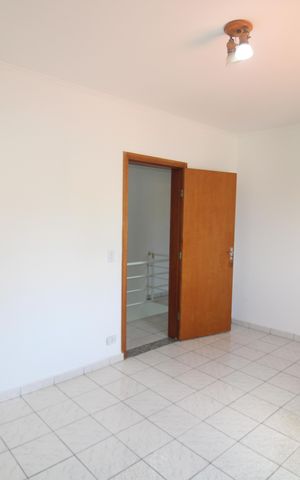 Casa à venda com 326m², 3 quartos e 6 vagasQuarto 2