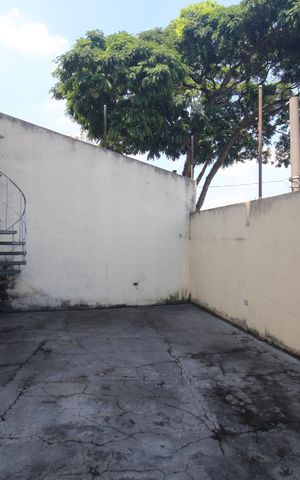 Casa à venda com 326m², 3 quartos e 6 vagasQuintal