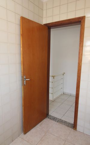 Casa à venda com 326m², 3 quartos e 6 vagasBanheiro
