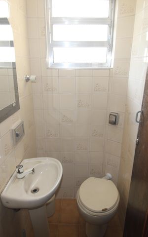 Casa à venda com 326m², 3 quartos e 6 vagasBanheiro 2