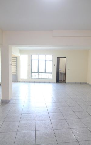 Casa à venda com 326m², 3 quartos e 6 vagasSalão