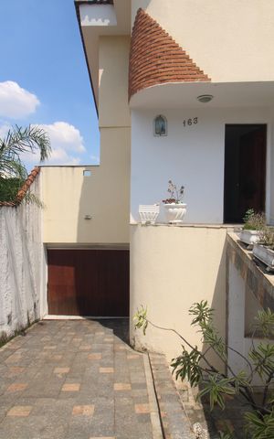 Casa à venda com 326m², 3 quartos e 6 vagasGaragem