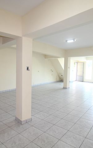 Casa à venda com 326m², 3 quartos e 6 vagasSalão