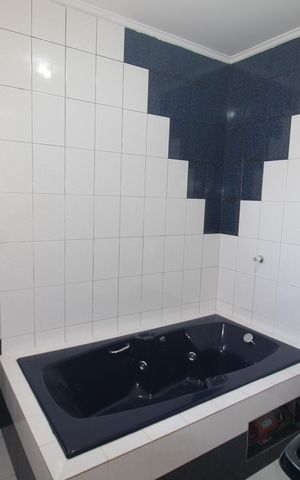 Casa à venda com 326m², 3 quartos e 6 vagasQuarto 1 - Banheiro