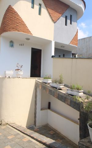 Casa à venda com 326m², 3 quartos e 6 vagasGaragem