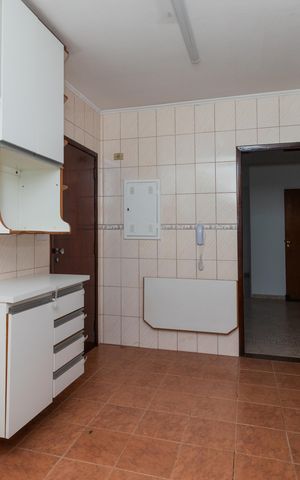 Apartamento à venda com 156m², 4 quartos e 2 vagas Apartamento à venda com 156m², 4 quartos e 2 vagasCozinha