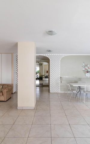 Apartamento à venda com 156m², 4 quartos e 2 vagas Apartamento à venda com 156m², 4 quartos e 2 vagasÁrea Comum - Salão de Festas