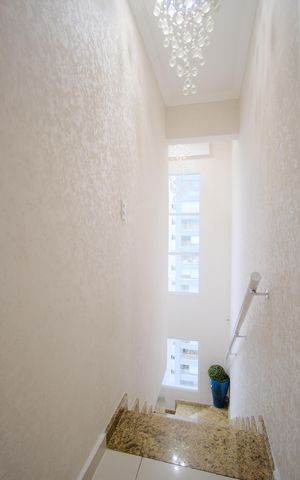 Apartamento à venda com 250m², 3 quartos e 3 vagasEscada