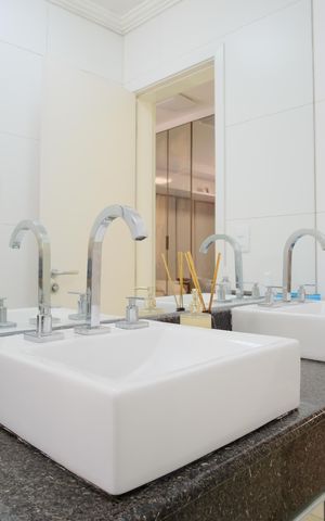 Apartamento à venda com 250m², 3 quartos e 3 vagasBanheiro da Suíte 1