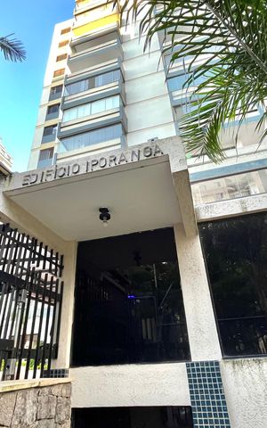 Apartamento à venda com 100m², 3 quartos e 2 vagasFachada