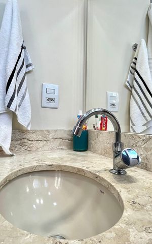 Apartamento à venda com 100m², 3 quartos e 2 vagasBanheiro da Suíte