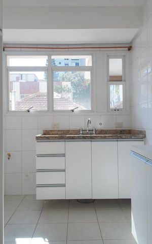Apartamento à venda com 100m², 2 quartos e 2 vagasCozinha