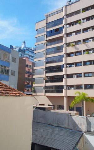 Apartamento à venda com 100m², 2 quartos e 2 vagasSala - Vista