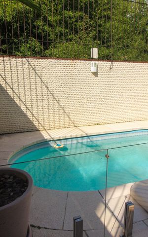 Casa à venda com 272m², 3 quartos e 3 vagas Casa à venda com 272m², 3 quartos e 3 vagasPiscina