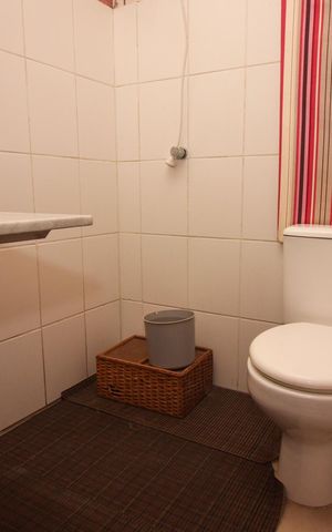 Casa à venda com 272m², 3 quartos e 3 vagas Casa à venda com 272m², 3 quartos e 3 vagasBanheiro de serviço