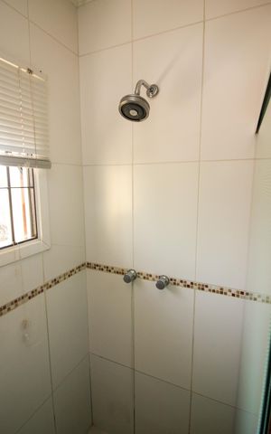 Casa à venda com 272m², 3 quartos e 3 vagas Casa à venda com 272m², 3 quartos e 3 vagasBanheiro da Suíte