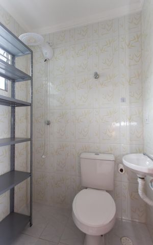 Casa de condomínio à venda com 75m², 2 quartos e 1 vaga Casa de condomínio à venda com 75m², 2 quartos e 1 vagaBanheiro da Suíte 1