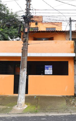 Casa para alugar com 250m², 2 quartos e 1 vagaFachada do imóvel -  Placa instalada no portão do imóvel - Código da placa: GTPE-1445