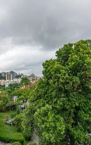 Casa à venda com 500m², 4 quartos e 4 vagas Casa à venda com 500m², 4 quartos e 4 vagasVaranda da Suíte 1