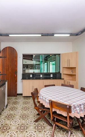 Casa à venda com 500m², 4 quartos e 4 vagas Casa à venda com 500m², 4 quartos e 4 vagasCozinha