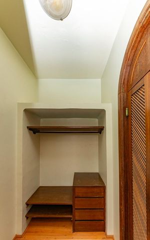 Casa à venda com 500m², 4 quartos e 4 vagas Casa à venda com 500m², 4 quartos e 4 vagasCloset da suíte 2