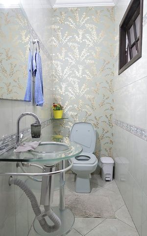 Casa à venda com 239m², 4 quartos e 2 vagasBanheiro Social