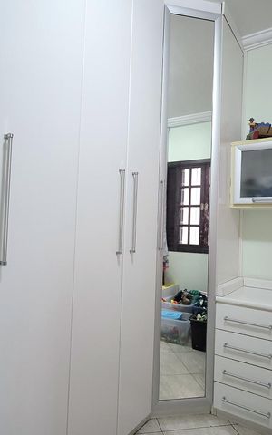 Casa à venda com 239m², 4 quartos e 2 vagasQuarto 2