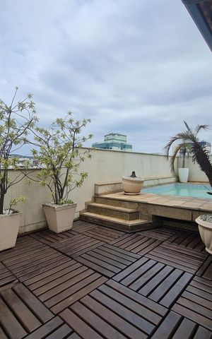 Apartamento à venda com 260m², 4 quartos e 2 vagas Apartamento à venda com 260m², 4 quartos e 2 vagasÁrea externa