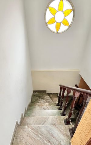 Casa para alugar com 99m², 3 quartos e 2 vagas Casa para alugar com 99m², 3 quartos e 2 vagasEscada