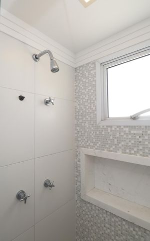 Apartamento à venda com 388m², 4 quartos e 4 vagas Apartamento à venda com 388m², 4 quartos e 4 vagasBanheiro da Suíte 2