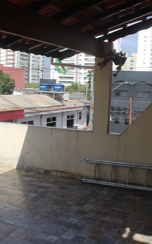 Casa à venda com 165m², 3 quartos e 2 vagasVaranda