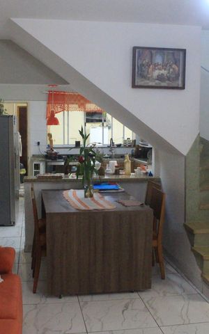 Casa à venda com 165m², 3 quartos e 2 vagasSala