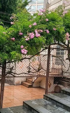 Casa à venda com 400m², 5 quartos e 4 vagas Casa à venda com 400m², 5 quartos e 4 vagasÁrea externa
