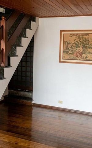 Casa à venda com 400m², 5 quartos e 4 vagas Casa à venda com 400m², 5 quartos e 4 vagasSala