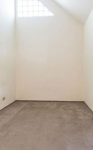 Casa à venda com 400m², 5 quartos e 4 vagas Casa à venda com 400m², 5 quartos e 4 vagasQuarto