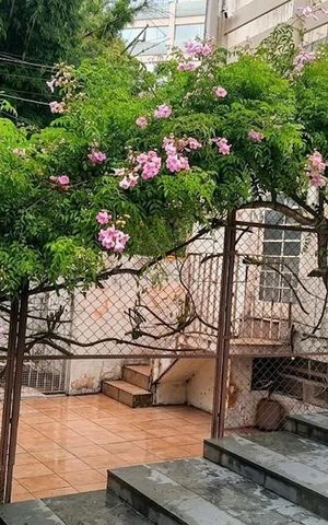 Casa à venda com 400m², 5 quartos e 4 vagas Casa à venda com 400m², 5 quartos e 4 vagasÁrea externa