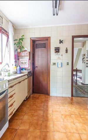 Casa à venda com 400m², 5 quartos e 4 vagas Casa à venda com 400m², 5 quartos e 4 vagasCozinha