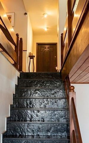 Casa à venda com 400m², 5 quartos e 4 vagas Casa à venda com 400m², 5 quartos e 4 vagasSala