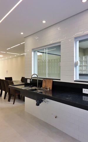 Casa à venda com 263m², 3 quartos e 6 vagasCozinha 