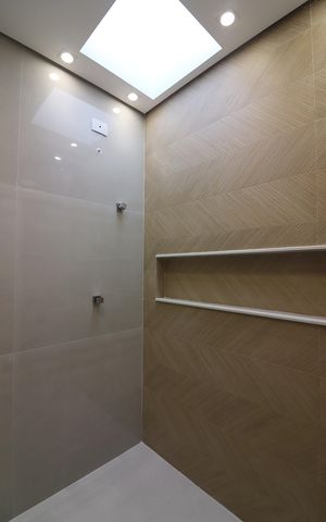 Casa à venda com 263m², 3 quartos e 6 vagasSuíte 2 Banheiro 
