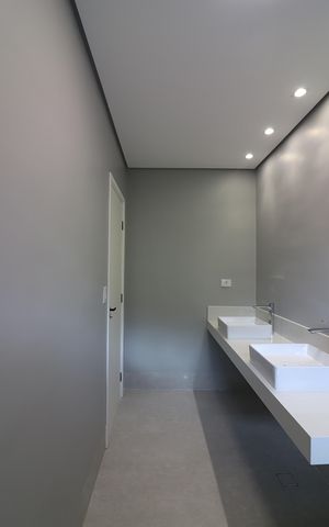 Casa à venda com 263m², 3 quartos e 6 vagasSuíte 1 Banheiro 