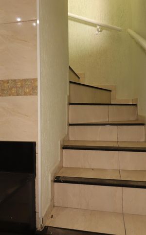 Apartamento para alugar com 110m², 2 quartos e 1 vagaEscada para a cobertura