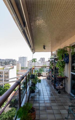 Apartamento à venda com 186m², 4 quartos e 3 vagasVaranda